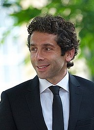 Elliot Levey