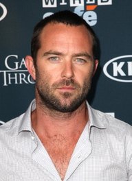 Sullivan Stapleton