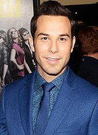 Skylar Astin